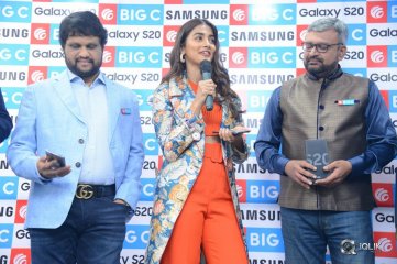 Pooja Hegde Launches Samsung S20 at BigC Mobiles